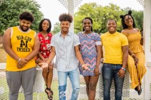 The officers of HSU’s Black Student Union, 证明, pose for a photo by Anderson Lawn.